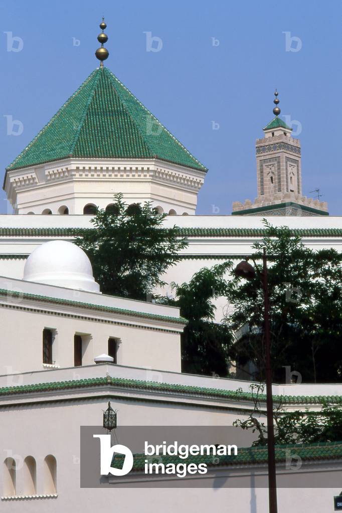 Grande Mosquee de Paris, 2 bis place du Puits de l'Hermit. In a Moorish Hispano style with predominance of Maghreb influences in its interior decoration and its emerald tile roof reminiscent of the Alhambra. The 33-metre high minaret rises above the Muslim tower. Construction 1922-1926, architects Robert Fournez, Charles Heubes and Maurice Mantout.
