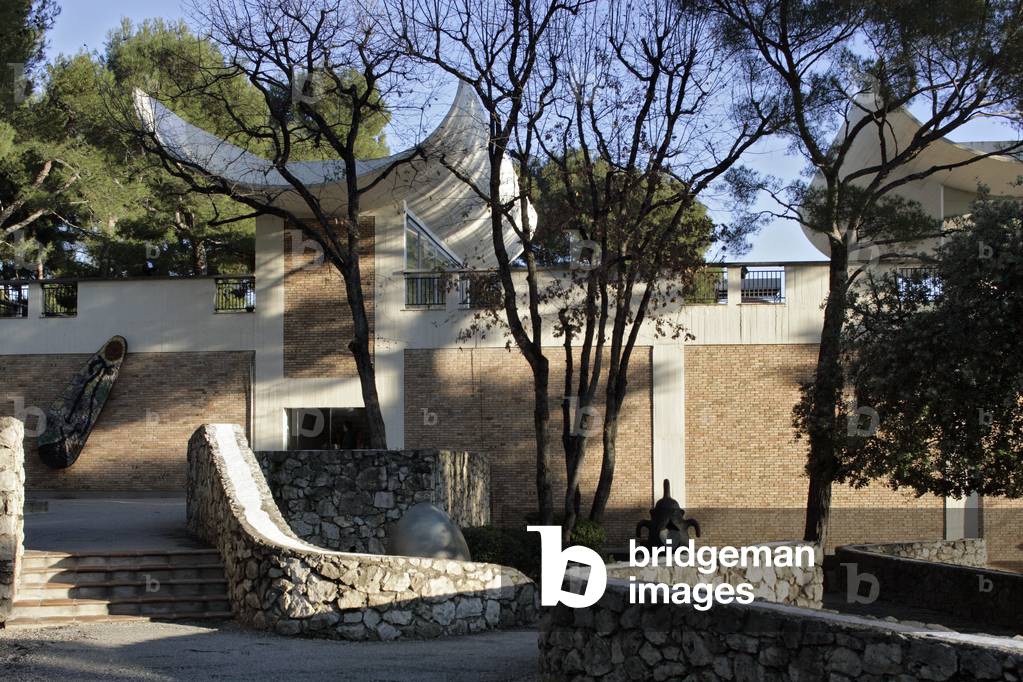 The Adrien et Marguerite Maeght Foundation in Saint-Paul de Vence, Saint Paul de Vence, Alpes Maritimes (Alpes-Maritimes), Provence-Alpes-Cote d'Azur (Provence Alpes Cote d'Azur). Architecture by Luis Sert, 1964. Photography 27/01/07