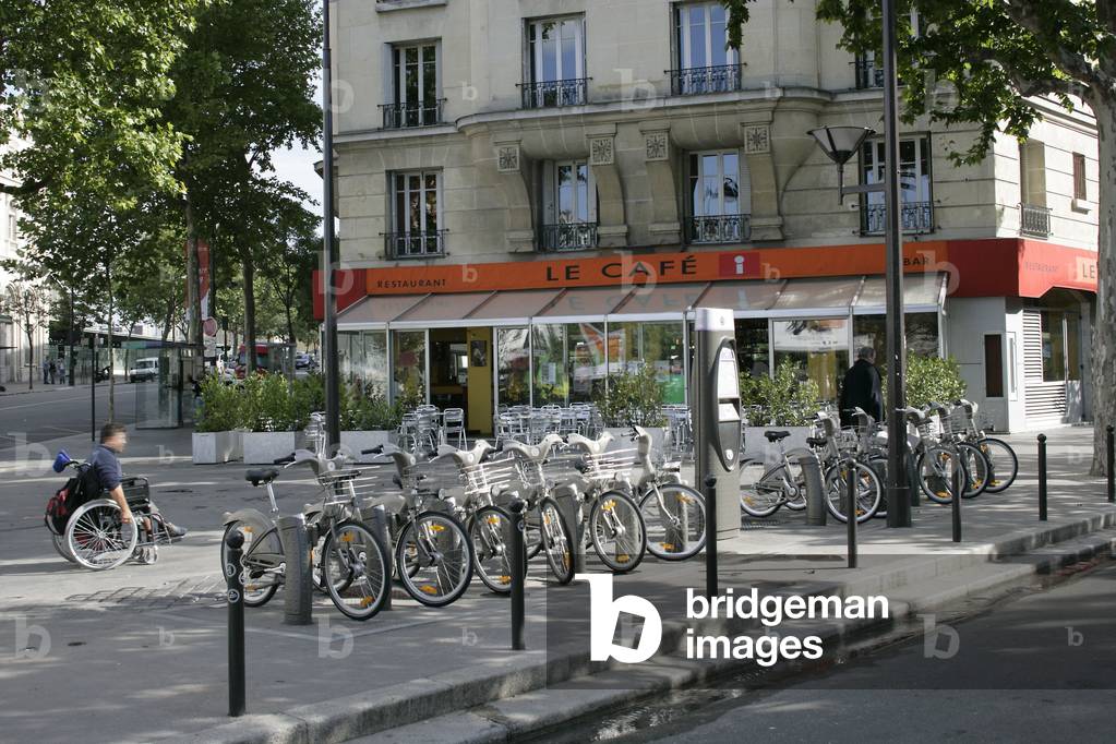 A Velib station, avenue de Verdun, in Paris 10th. Photography 18/08/07.