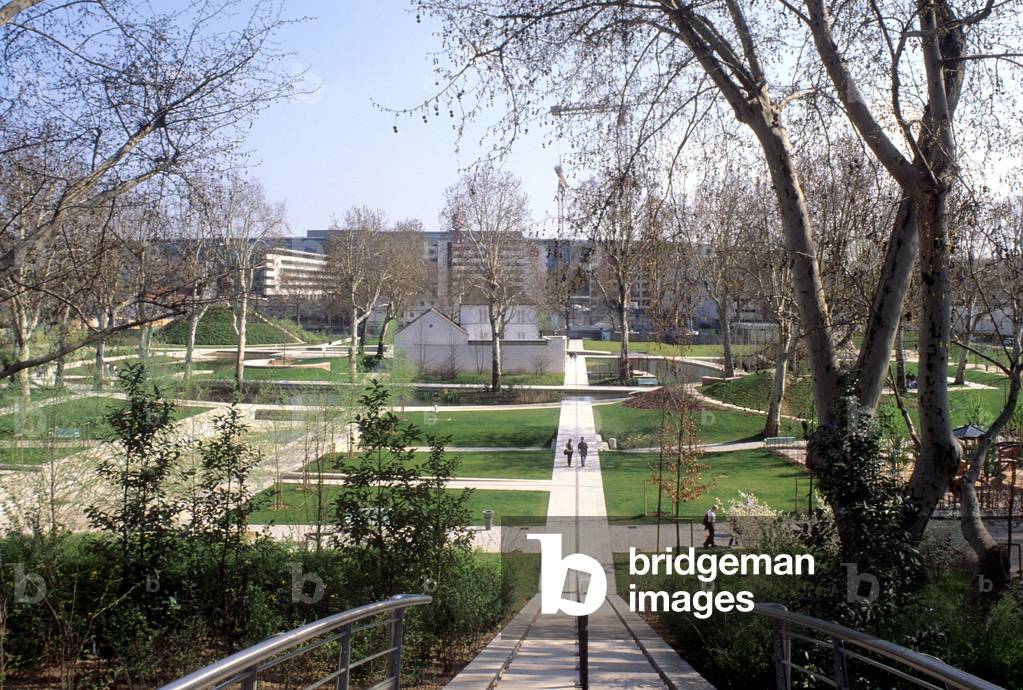 Le Parc de Bercy, Paris 75012. Architect: Bernard Huet with Madeleine Ferrand Jean-Pierre Feugas and Bernard Leroy. Landscapers: Ian Le Caisne and Philippe Raguin, 1993-1997. The Parc de Bercy has been moved to the site of the old wine warehouses of Bercy