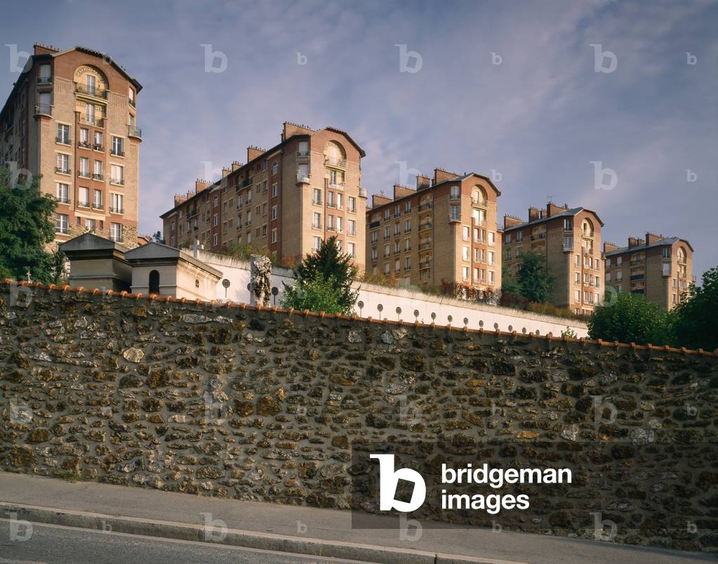 Cite Cartault, HBM 4 and 29 rue Cartault in Puteaux (Hauts de Seine). Architects Auguste Labussiere and Reby, realisation 1922-1925. Photographie 1995, published in Housing social dans les Hauts de Seine, Topos number 14-15, editions CAUE 92.