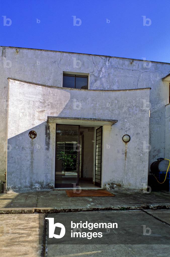 Villa Poiret in Mezy sur Seine (Les Yvelines). Construction 1924, architect Rob Stevens Mallet (1886-1945). Built for designer Paul Poiret.Photography 2000.