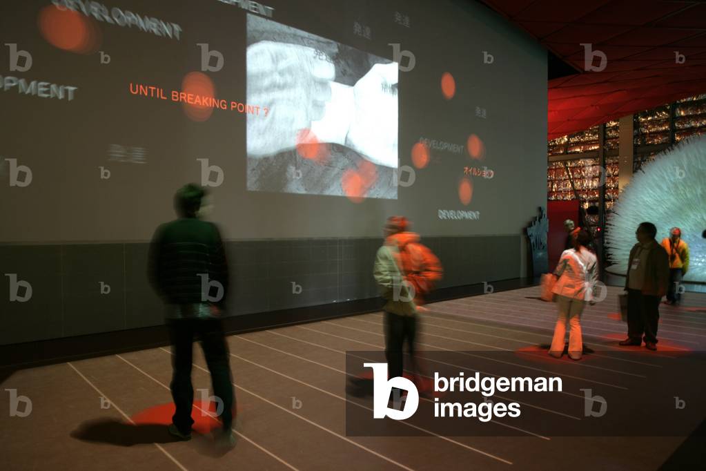 The interactive forum within the French pavilion of the Aichi World Exposition in Japan, 2005. What concerns us is the name of this interactive installation made by Thierry Fournier. Through the simple play of presence and displacements, a series of questions arise for the viewer.