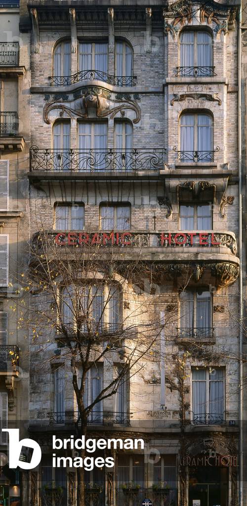 Ceramic Hotel, 34 avenue de Wagram in Paris. Architect Jules Lavirotte (1864-1929), 1904. The facade is animated by floral decorations in gres. The art nouveau plant motifs of grilles and balconies tend towards abstraction.