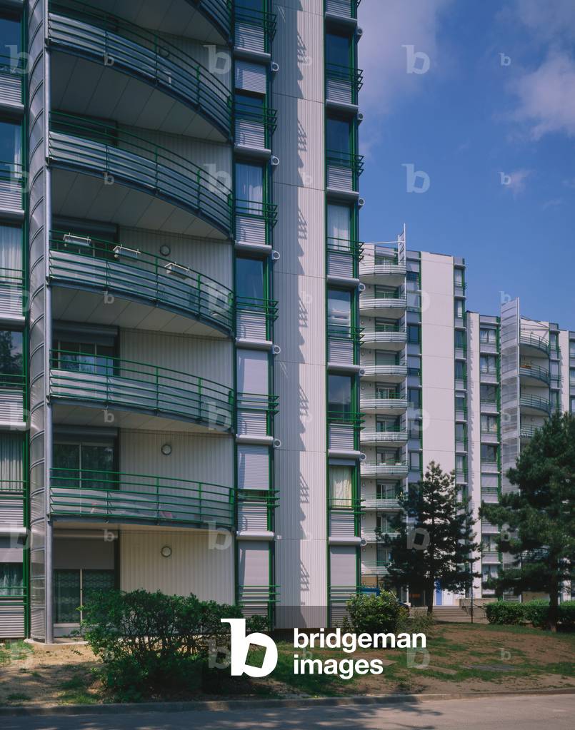 Tours Le Hameau de la Villaine. Rehabilitation of tower in Massy (Essonne). Realisation 1996, architect Cuno Brullmann. Photography 1996.