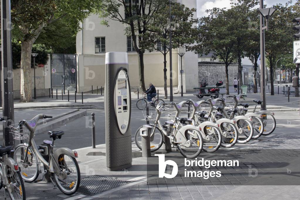 A Velib station, avenue de Verdun in Paris 10th. Photography 18/08/07.