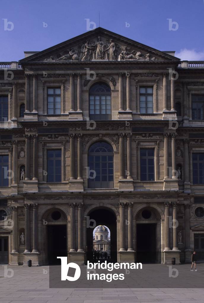 A wing of the Cour Carree of the Musee du Louvre, Grand Louvre, Rue de Rivoli and quai des Tuileries, Paris 75001. Architecture of Leoh Ming Pei in association with Michel Macary and Jean-Michel Wilmotte, 1983-2001. Photography 1998. Carree Court Wing