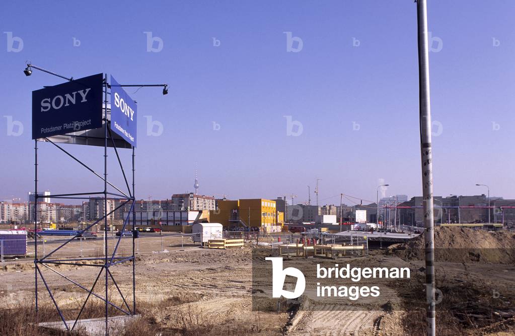 The Sony Center, relocation of the Potsdamer Platz in Berlin (Germany). Realisation 2000, architect Helmut Jahn. Photography 01/10/95.