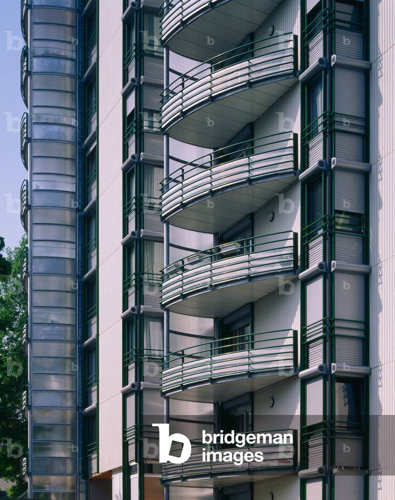 Tours Le Hameau de la Villaine. Rehabilitation of tower in Massy (Essonne). Realisation 1996, architect Cuno Brullmann. Photography 1996.