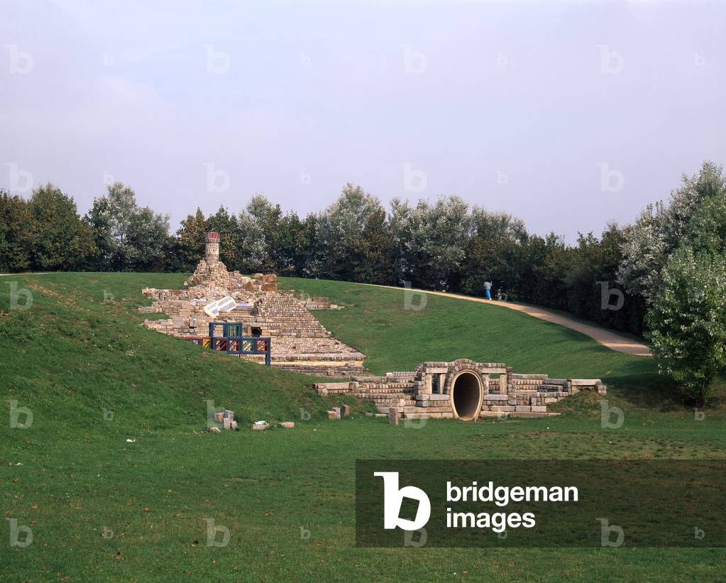 Plastic intervention: Sculpture by Henri Marquet in the Parc des Sevines in Gennevilliers, Hauts de Seine (Hauts-De-Seine) Ile de France (Ile-De-France), France.