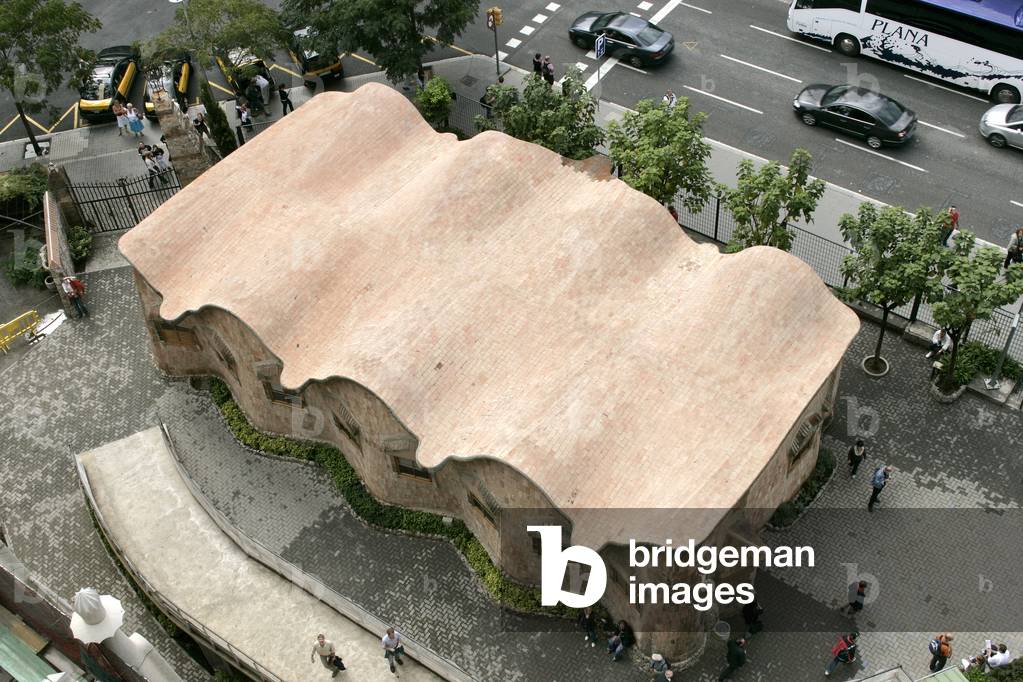 La Sagrada Familia in Barcelona (Spain). Architect Antoni Gaudi i Cornet (1852-1926), construction 1882-2026. Photography 29/02/08.