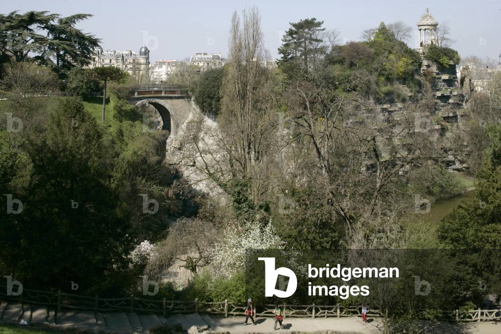 The Parc des Buttes Chaumont, Paris 19th arrondissement. On the will of Napoleon III (1808-1873) to offer the laborious classes green lungs, the park was brought to old gypsum quarries, which explains its topography. Adolphe Alphand (1817-1891), grand authorizer of Parisian parks with architect engineer Alfred Darcel (1818-1893) drew up the plan of the park. The landscape artist Pierre Barillet Deschamps (1824-1873) planted the park from 1866. Gabriel Davioud (1824-1881) built the restaurant, the guard house, the brewery and the Sibyl temple. Photography 2005.