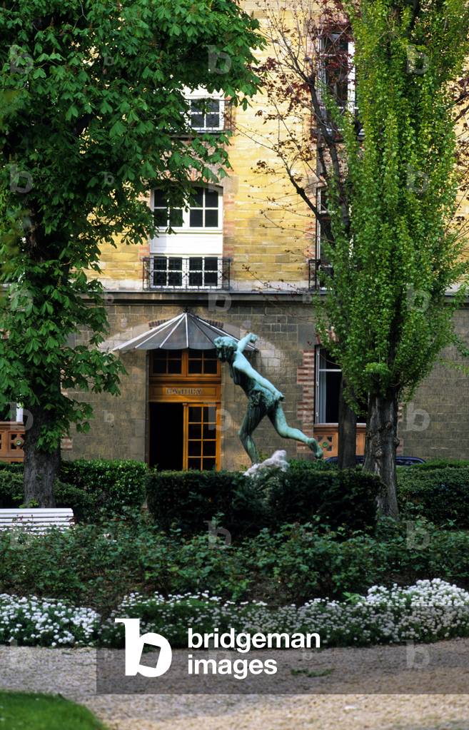 Villa Adrienne, 19 avenue du General Leclerc in Paris. Set up in 1780, this villa was originally intended to receive military and ecclesiastic.