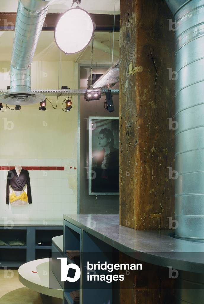 Boutique Tehen, in Paris. Architecture by Denis Colomb. Photography