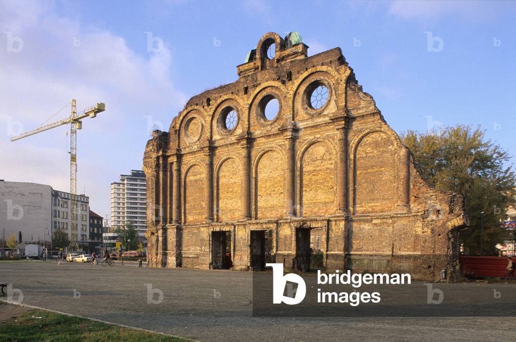 Portico of the former Anhalter Bahnhof (station), Askanischer Platz, in the district of Kreutzberg in Berlinae (Germany). Architect Franz Schwechten, 1876-1880. Phototoraphie 2003.