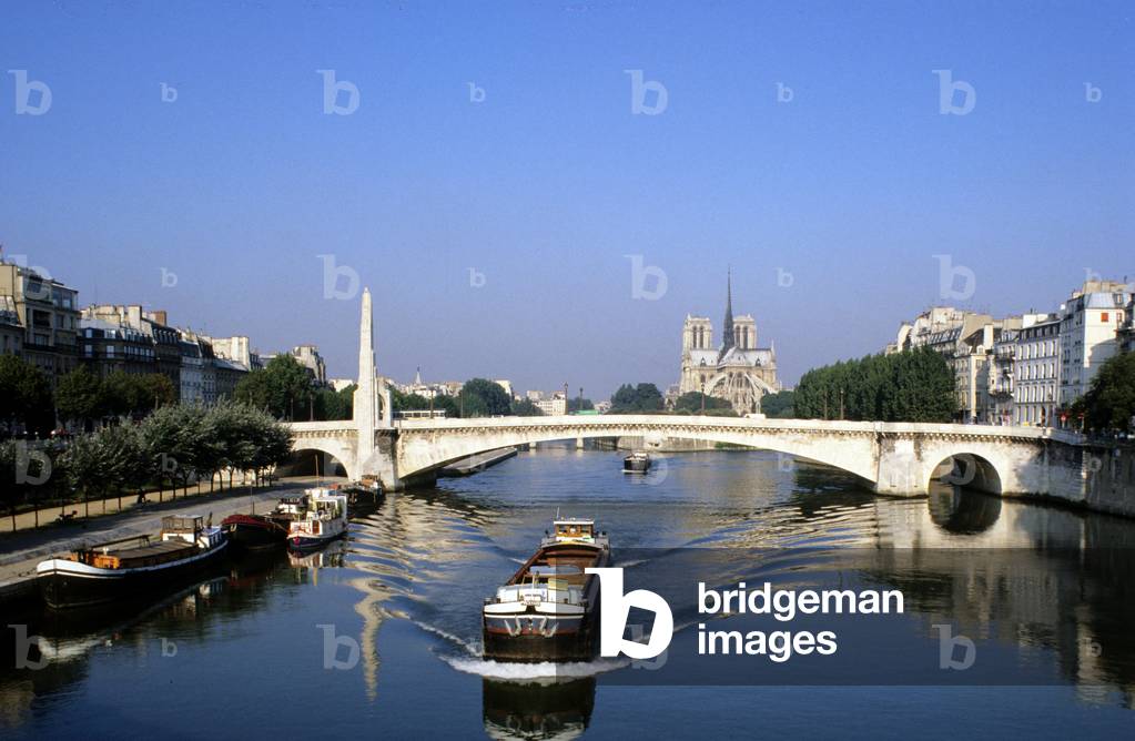 Pont de la Tournelle in Paris. Entiely rebuilt from 1928 to 1930, this bridge bears the name of a square turret in the enclosure of Philippe Auguste built at the end of the 13th century. It was, in the Middle Ages, a wooden bridge connecting the island of Saint Louis to the left bank