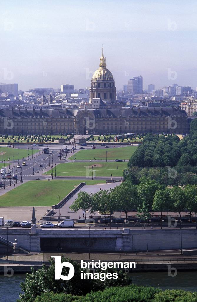 Les Invalides, Paris 75007. Architecture of Liberal Bruand and Jules Hardouin Mansart realized between 1671 and 1676. Louis XIV founded by an edit of 24 May 1670 the first French hospital to receive soldiers who had become disabled. He immediately received more than 5,000 residents. Today the hotel houses the armee museums, a library and many administrative services. The Esplanade des Invalides was traced in 1704 in front of the Hotel des Invalides.