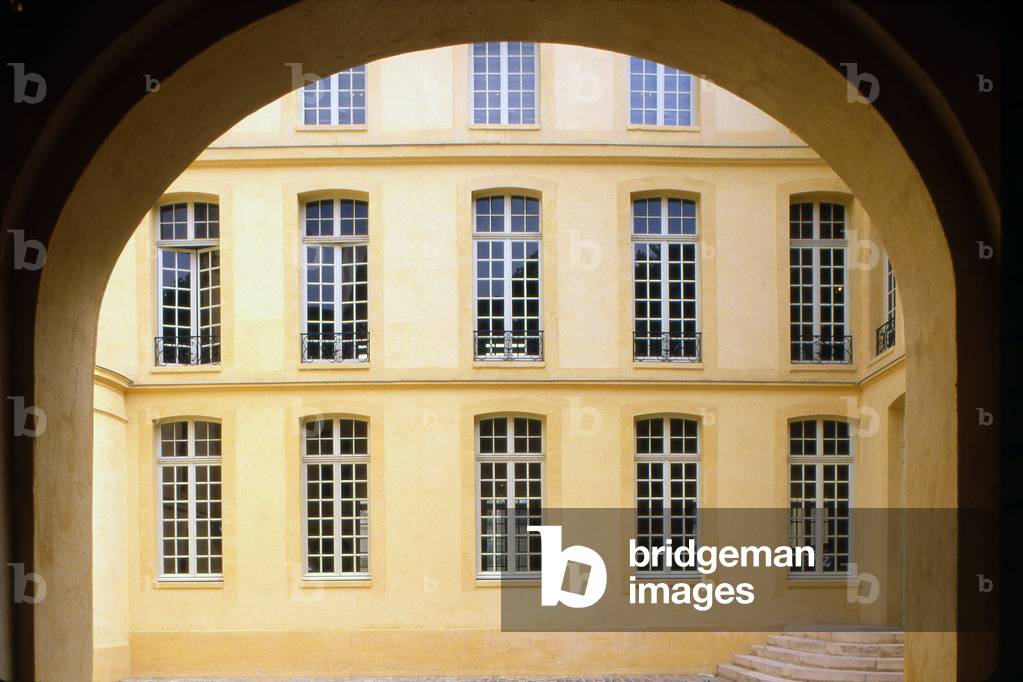 L'Hotel de Croisilles, Mediatheque de l'architecture et du patrimoine, 12 rue du Parc Royal, Paris 3rd arrondissement. Construction around 1620. Conversion carried out by architect Christiane Schmuckle-Mollard in 1988