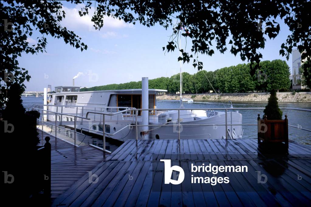 Waterway Architecture Agency, Port Van Gogh, Asnieres (Hauts de Seine) (Waterway architectural firm in Asnieres). Architects Philippe Berbesson and Marie Racine, 1992.