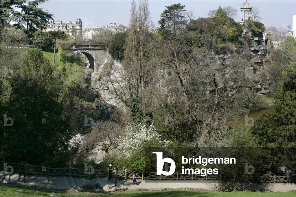 The Parc des Buttes Chaumont, Paris 19th arrondissement. On the will of Napoleon III (1808-1873) to offer the laborious classes green lungs, the park was brought to old gypsum quarries, which explains its topography. Adolphe Alphand (1817-1891), grand authorizer of Parisian parks with architect engineer Alfred Darcel (1818-1893) drew up the plan of the park. The landscape artist Pierre Barillet Deschamps (1824-1873) planted the park from 1866. Gabriel Davioud (1824-1881) built the restaurant, the guard house, the brewery and the Sibyl temple. Photography 2005.