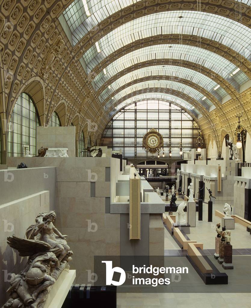 La grande Nef du Musee d'Orsay, 1 rue de Bellechasse, Paris 75007. Architects of rehabilitation between 1980-1986: ACT Architecture and Gae Aulenti. Photography 1986. ææææ Ancienne Gare d'Orsay, built by Victor Laloux and inaugurated for the Universal Exhibition in Paris, July 14, 1900. Saving from demolition, the former station became a museum for national art collections from 1850 to 1914.