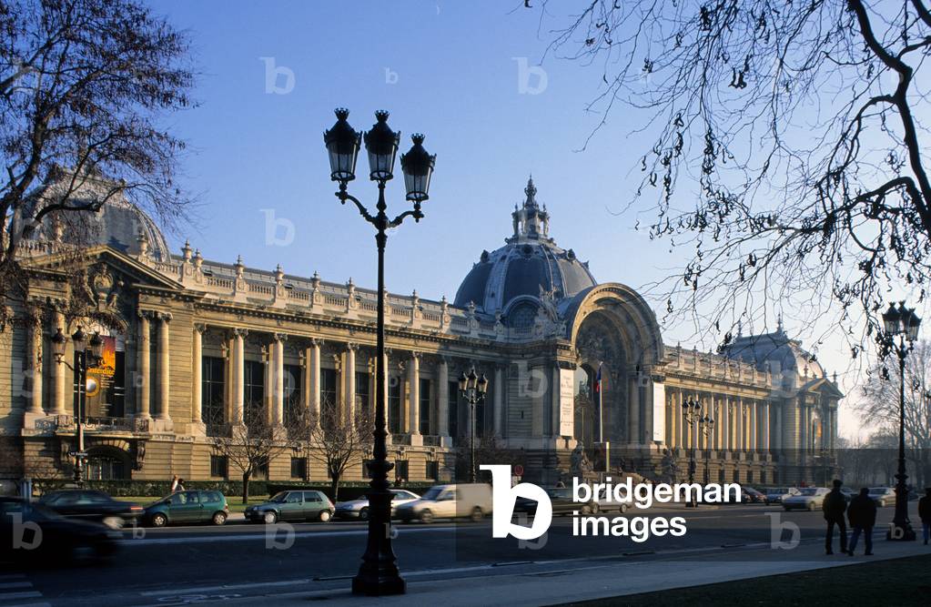 Le PeuPalais, avenue Winston Churchill, Paris 8th arrondissement. The building was built for the 1900 World Exhibition. It is now home to the Musee des Beaux Arts of the City of Paris, which includes many works of Antiquite in the 19th century. Architect Charles Girault (1851-1932).