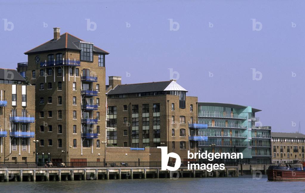 The docks in London (England).
