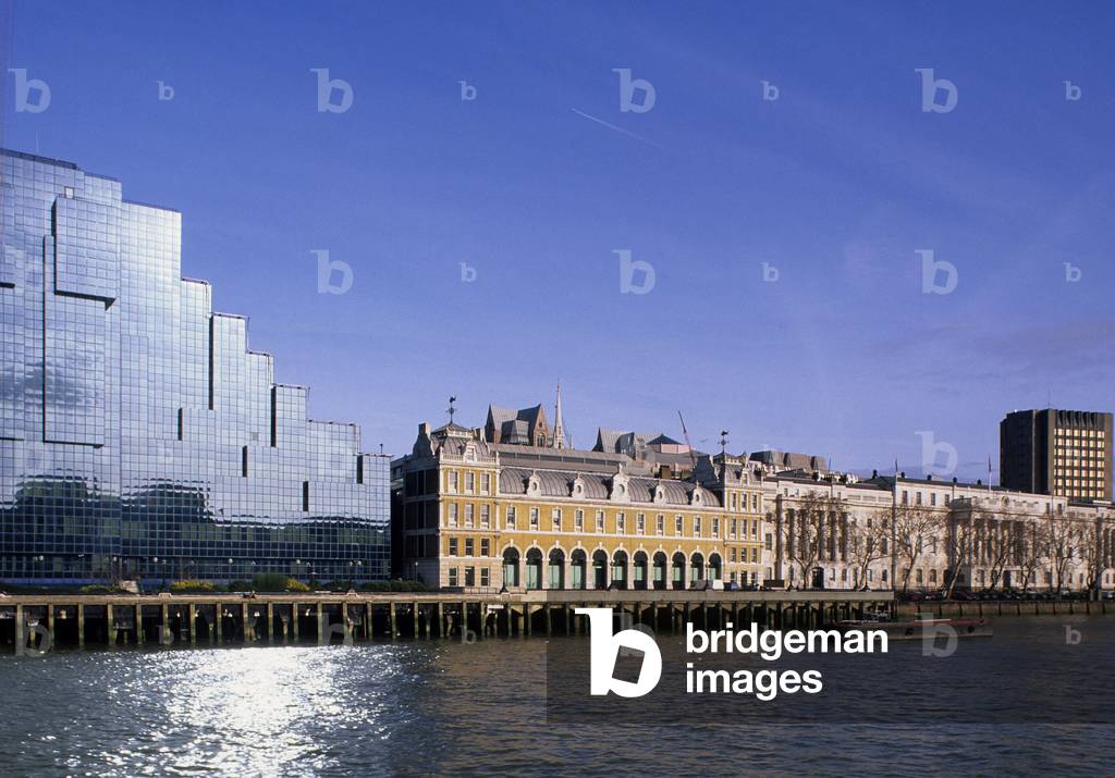 The docks in London (England).