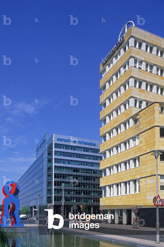Headquarters of Mercedes Benz AG, Potsdamerstrasse 7 in Berlin (Germany). Architect Jose Rafael Moneo, 1995-1998. Photography 15/08/03.