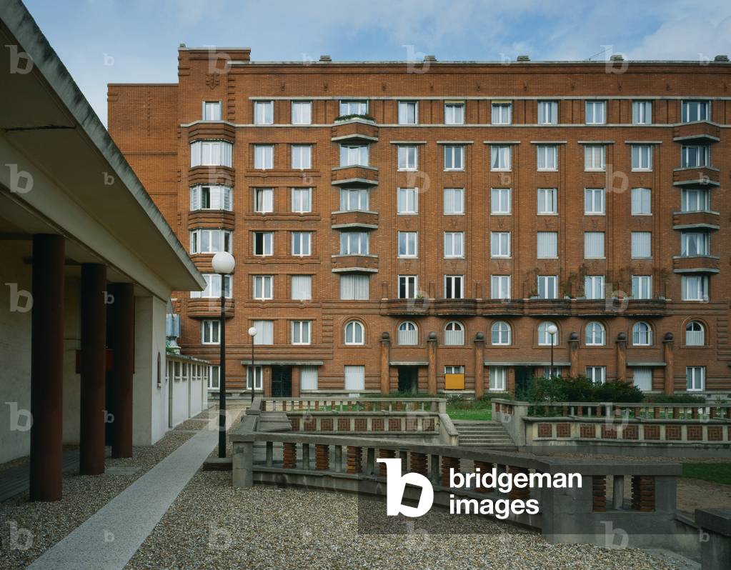 Social housing, HBM les Cherry trees a Colombes (Hauts de Seine). Realisation 1951, architects Gaston Treant, Juliette Mathe and Achille Champy.Photographie 1995, published in Housing social dans les Hauts de Seine, Topos number 14-15, editions CAUE 92.