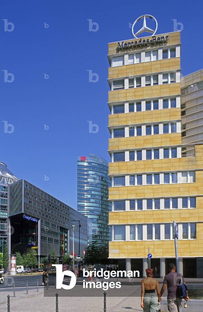 Headquarters of Mercedes Benz AG, Potsdamerstrasse 7 in Berlin (Germany). Architect Jose Rafael Moneo, 1995-1998. Photography 15/08/03.
