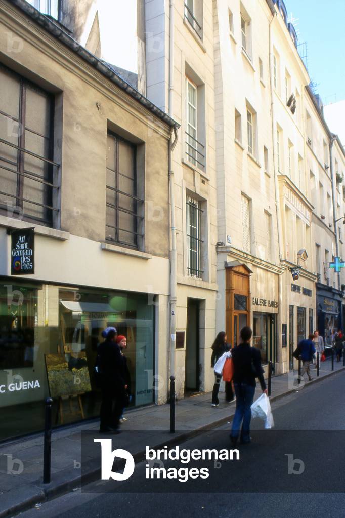 Rue de Seine in Paris 6th arrondissement.