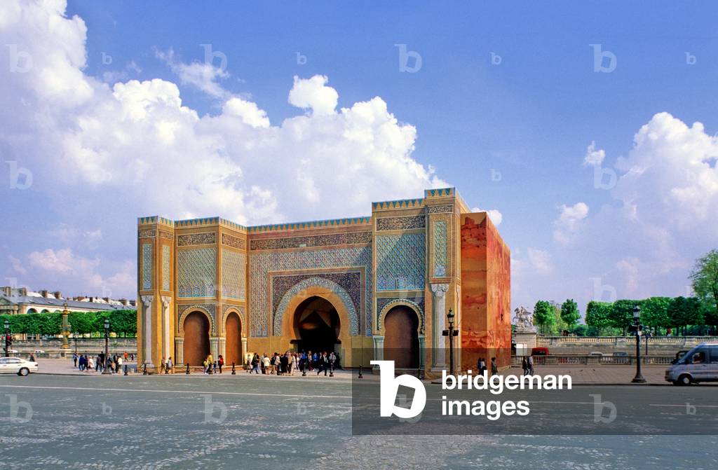 The door of Meknes on the Place de la Concorde, Paris 8th arrondissement. Plastic intervention by Catherine Feff, during “Le Temps du Maroc” during 1999, Moroccan and French artists reproduced in the spring, on Place de la Concorde, the door of Meknes, in full size, one of the jewels of Moroccan architecture: 3,000 square meters of canvas designed and made in France dress a scaffolding of 40 metres wide, 15 metres high and 25 metres deep. Photography 1999.