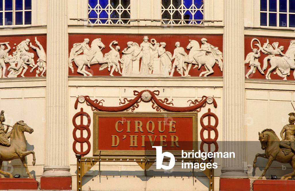 Le Cirque d'hiver, 110 rue Amelota Paris 75011. Architect Jakob Hittorff (1792-1857), 1852. Finished a week after the coup, the circus became the circus Napoleon. Built for Louis Dejean, this cirquesitue near the grand boulevards and theatres that attracted a large audience at that time. The decoration is inspired by Greek architecture. The entrance is decorated with two cast iron statues that announce the equestrian vocation of the place.