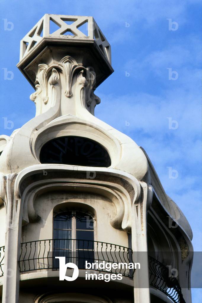 The Felix Potin building, 140 rue de Rennes and rue Blaise Desgoffe, Paris 6th arrondissement. Built in 1904, made of reinforced concrete by the architect Paul Auscher (1866-1932), this seven-storey building consists of supply shops and sales to the public (ground floor and floor), offices and housing on floors. The corner turret is crowned with an evide bell tower where you can read the name of Felix Potin.