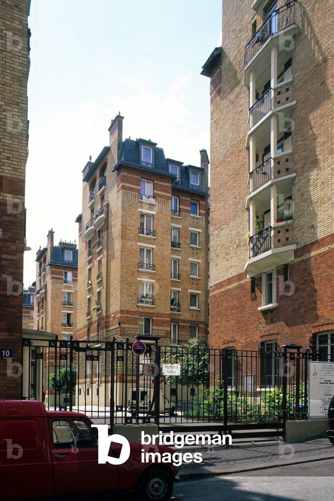 Cite Edouard Robert to Paris.