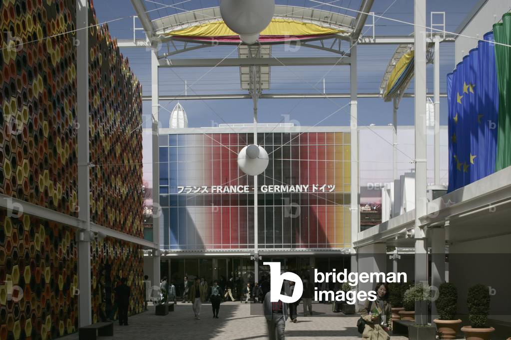 French Pavilion of the Aichi World Exposition in Japan, 2005. Over 13,000 square metres, the French Pavilion focuses on sustainable development issues. Architect Kasimir Marin.