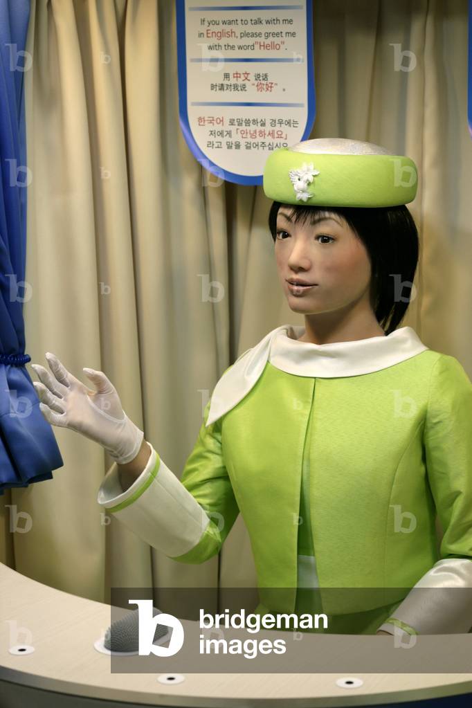 Robot hotesse information at the entrance of the Aichi World Exhibition in Japan, 2005.