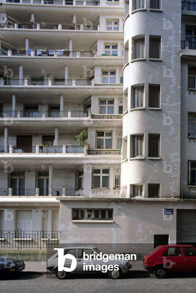 Accommodation, 13 rue des Amiraux in Paris 75018. Architect Henri Sauvage (1873-1932), 1922-1927.