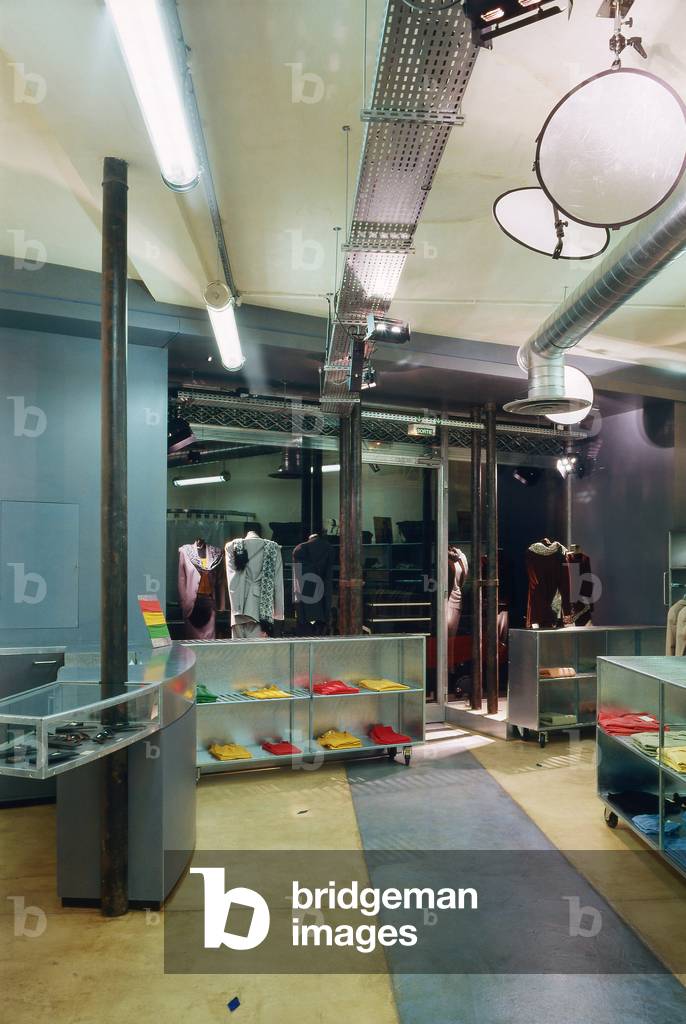 Boutique Tehen, in Paris. Architecture by Denis Colomb. Photography