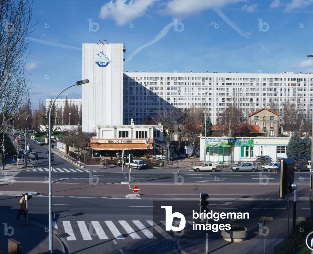 Social housing La Caravelle in Villeneuve la Garenne (Hauts de Seine). Realisation 1965, architect Jean Dubuisson. Photographie 1995, published in Housing social dans les Hauts de Seine, Topos number 14-15, editions CAUE 92.