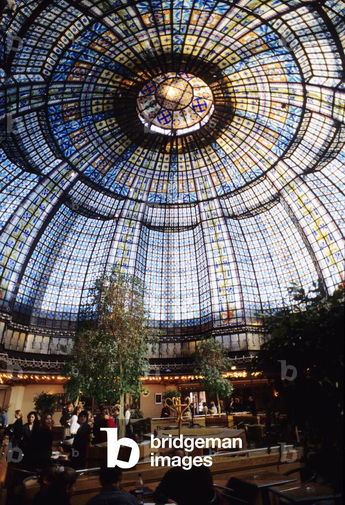 La cupola du department store Le Printemps, 64-70 Boulevard Haussmann, Paris 9e. In 1907-1910, Rene Binet built a second store, taking over the architectural part of Paul Sedille while centering the ensemble on a six-storey octagonal hall under a double dome. The dome, the work of the master glassmaker Briere, is still visible on the sixth floor of the store.