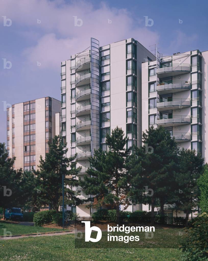 Tours Le Hameau de la Villaine. Rehabilitation of tower in Massy (Essonne). Realisation 1996, architect Cuno Brullmann. Photography 1996.