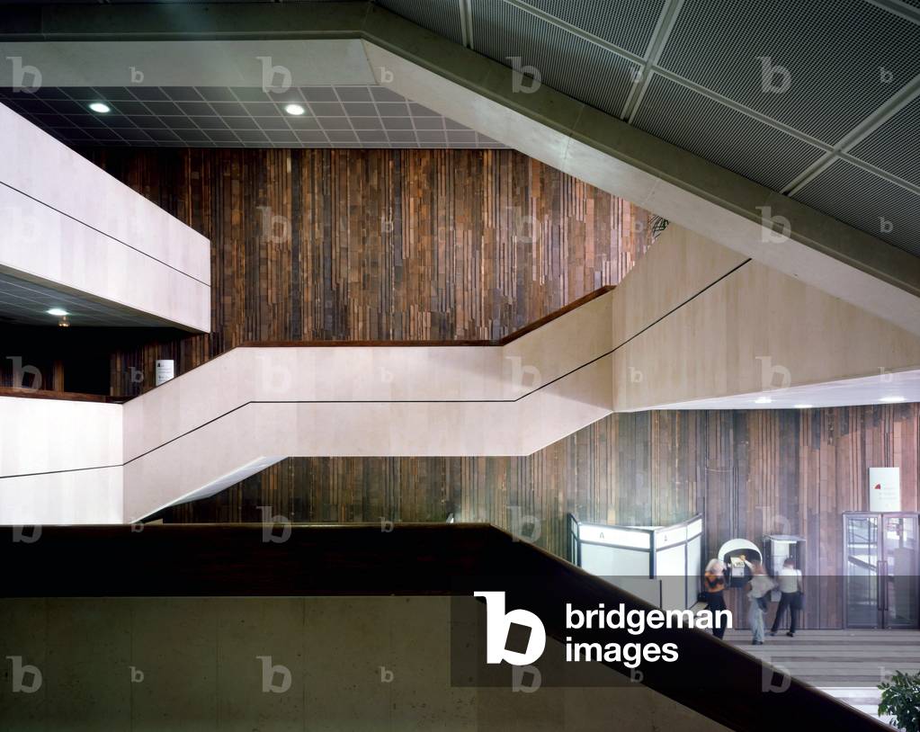 La Mairie de Nanterre, 88 rue du 8mai 1945 (Hauts de Seine), architects Jean Darras and Yves Bedon, 1973. Photography 01/10/1996.