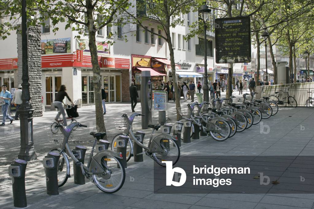 Une station de velib, rue Rambuteau, Paris 3rd arrondissement.