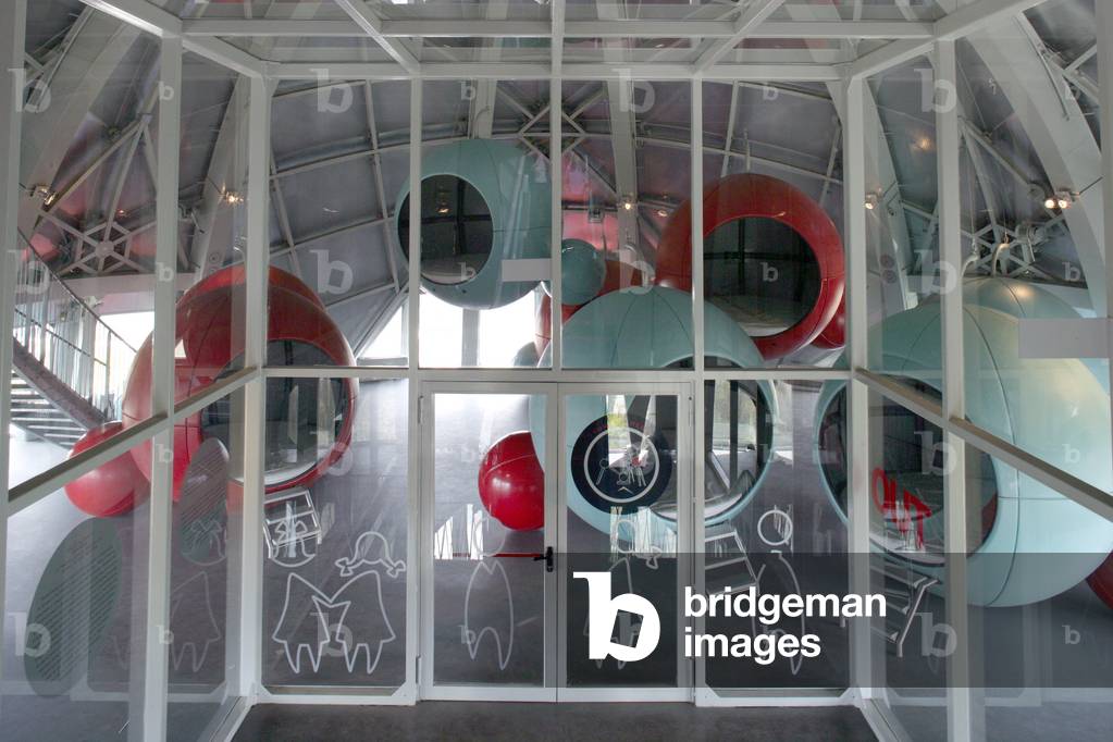 The Atomium of Brussels (Belgium) after renovation. Engineer: Andre Waterkeyn, 1958. Photography 17/03/06.