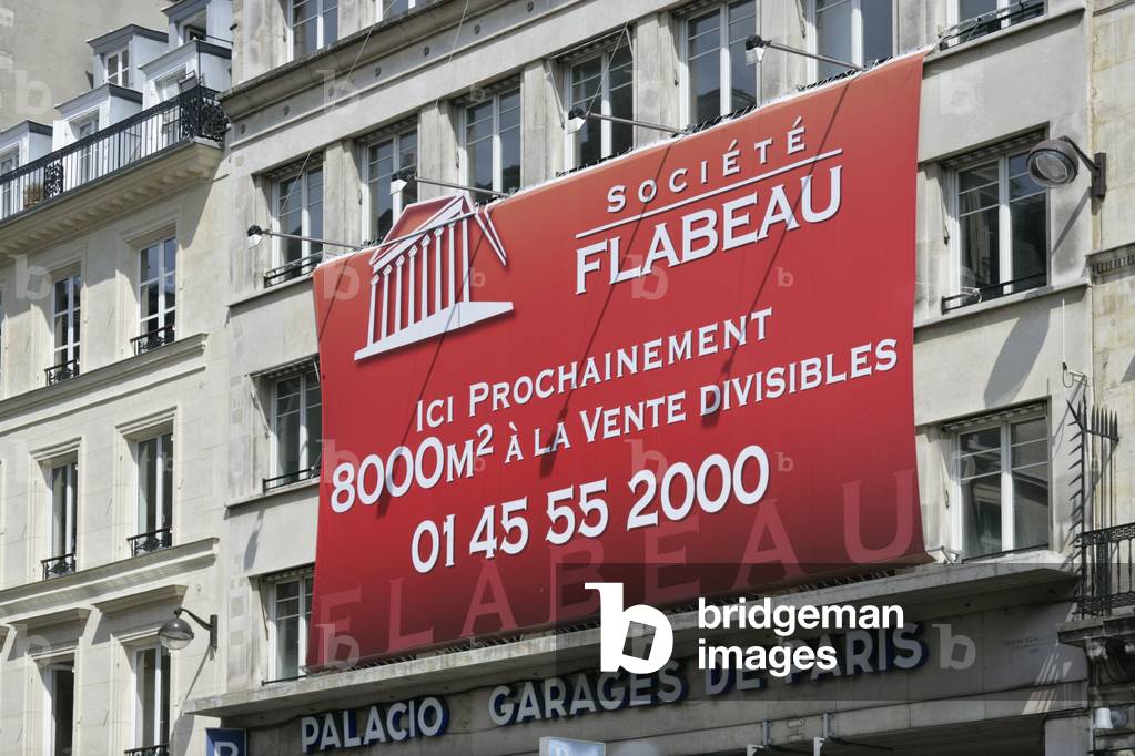 Urban display, Place de la Madeleine Paris 8th arrondissement. Photography 21/08/07.