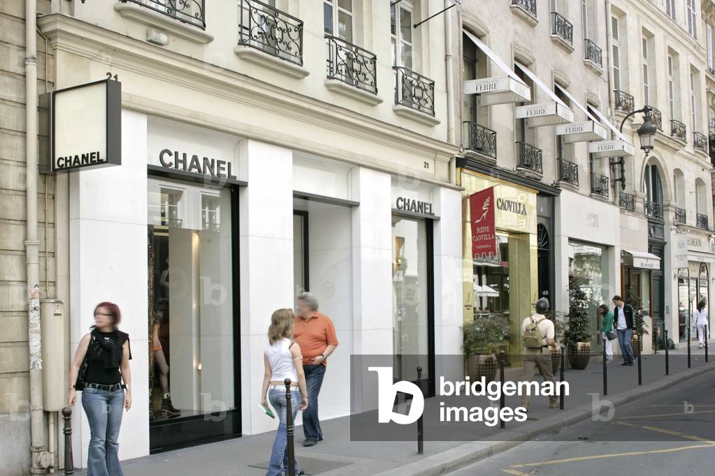 La rue du Faubourg Saint Honore, Paris 8th arrondissement.