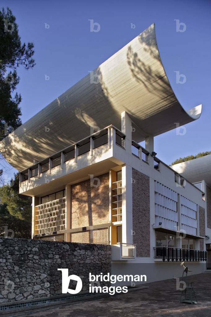 The Adrien et Marguerite Maeght Foundation in Saint-Paul de Vence, Saint Paul de Vence, Alpes Maritimes (Alpes-Maritimes), Provence-Alpes-Cote d'Azur (Provence Alpes Cote d'Azur). Architecture by Luis Sert, 1964. Photography 27/01/07