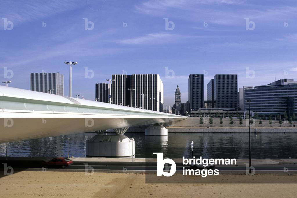 Pont Charles De Gaulle in Paris 12th arrondissement. Architects Louis Arretche and Roman Karasinsky, 1993-1996. 37th Paris bridge, the building is made of steel painted in white. It is 207 metres long and 35 metres wide. Its purpose is to facilitate traffic between Lyon and Austerlitz stations and to contribute to the development of eastern Paris.